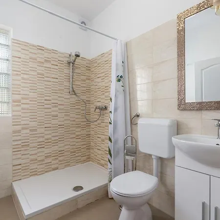 House 3* Peresiji