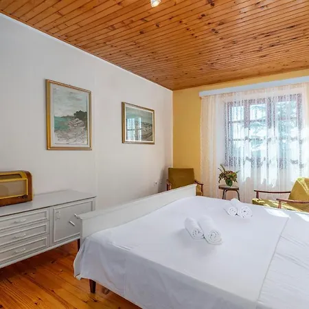 House 436 Guest house Peresiji