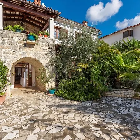 House بيت ضيافة 3*