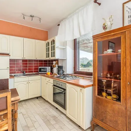 House بيت ضيافة Peresiji
