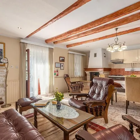 House 3* Peresiji