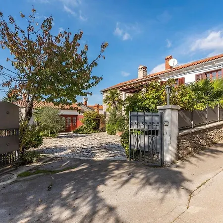 بيت ضيافة House 3*