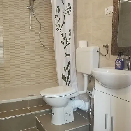 بيت ضيافة House Peresiji