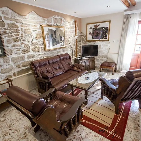 بيت ضيافة House