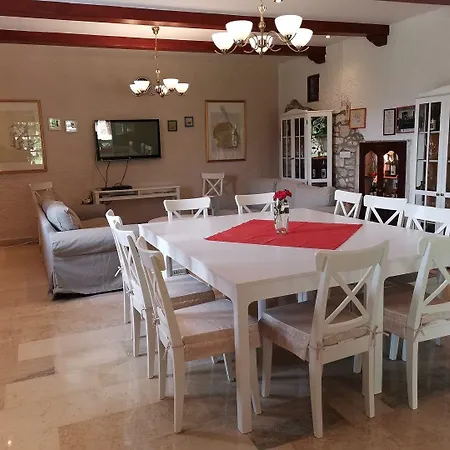 House بيت ضيافة Peresiji